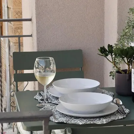 Gaia & Olive - Modern House With Garden And Balcony Apartment
